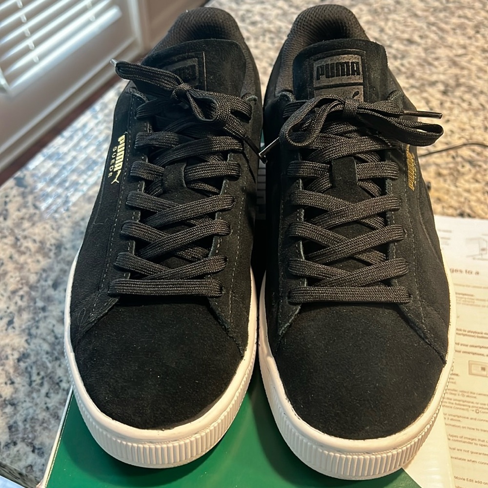 Puma men suede black size 9 awesome and classic